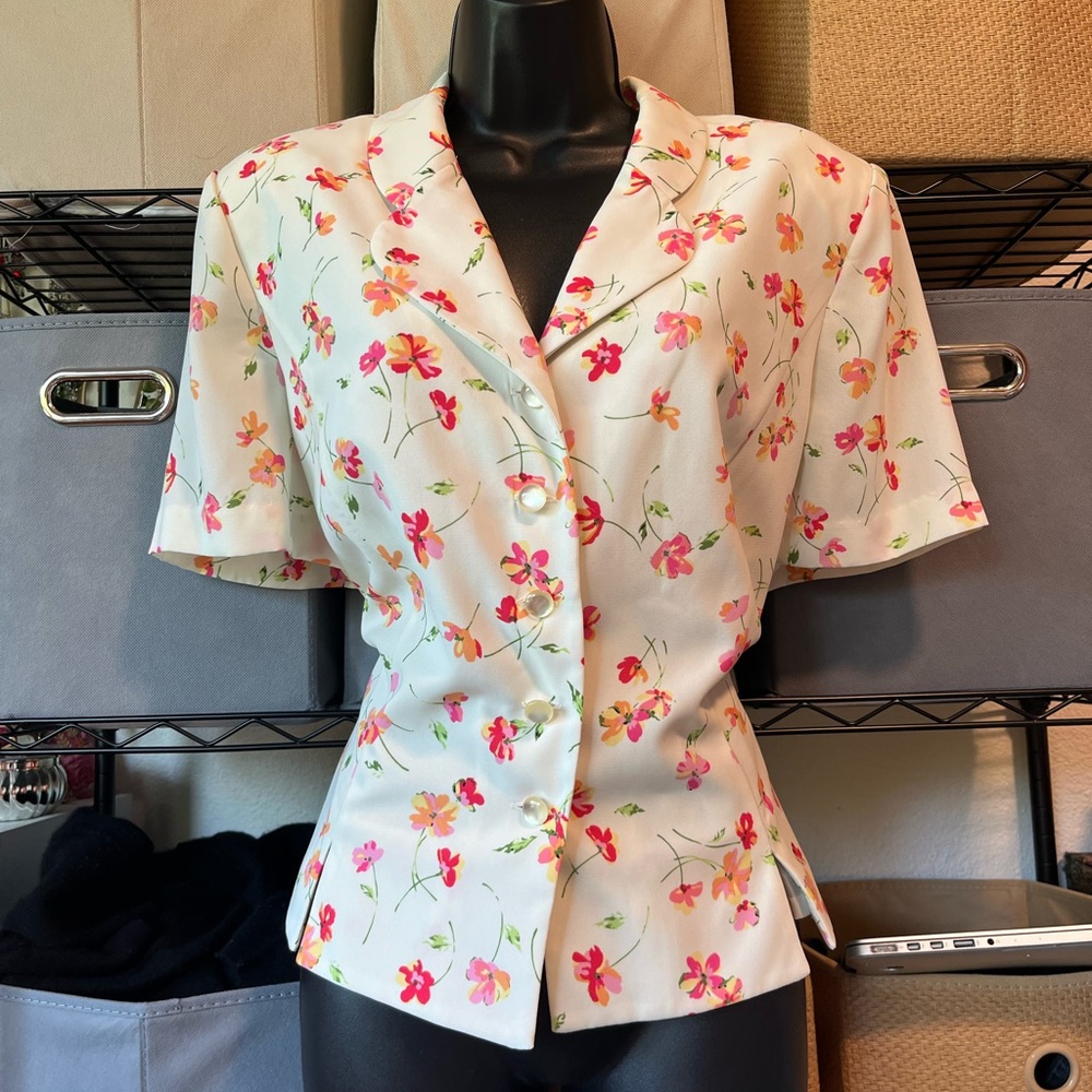 Koret White Floral Button-Front Blouse with Pink & Coral Flowers - Picture 1 of 4